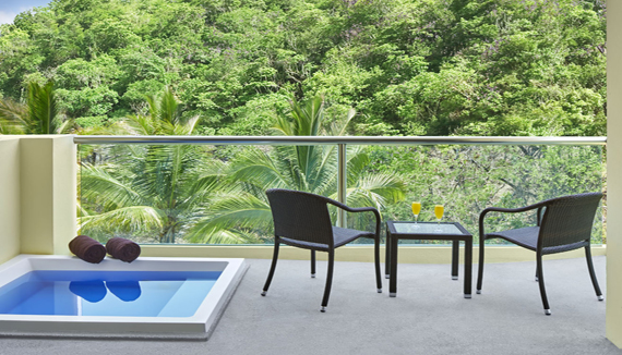 Deluxe Tropical View with jetted tub
