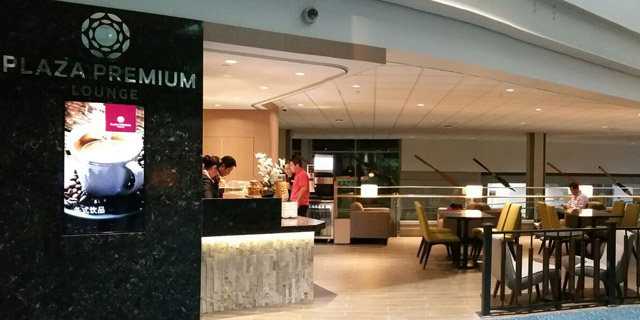 Entrada a Plaza Premium Lounge en salidas nacionales, Vancouver