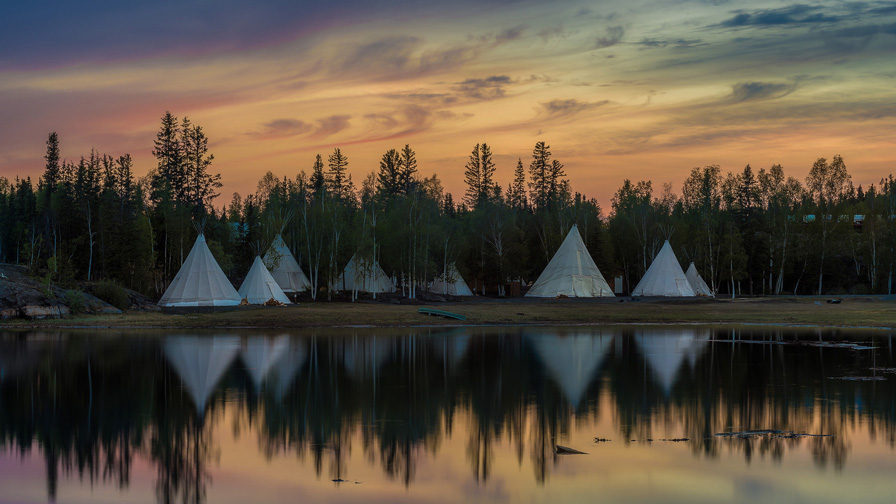 Tranquil sunset over lake