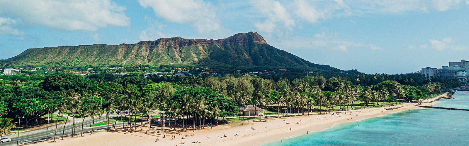 Breathtaking view of Diamond Head and beach in Oahu, Hawaii 