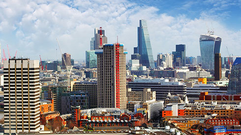Bâtiments éclairés au centre-ville de Londres, en Angleterre