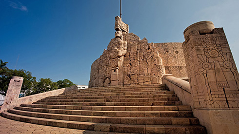 Banderas monumentales statue in the Yucatán