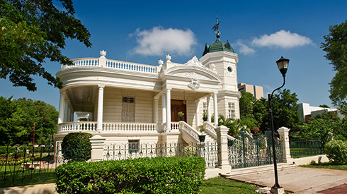 White building called La Quinta Montes Molina Eventos in Merida