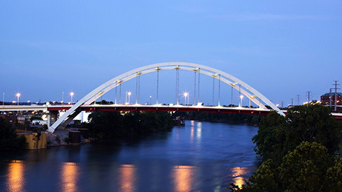 Bridge in downtown Nashville, Tennessee at dusk