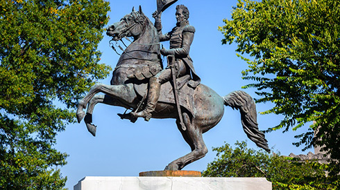 Statue équestre devant le capitole du Tennessee