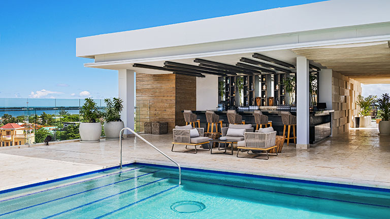 Roof top pool lounge