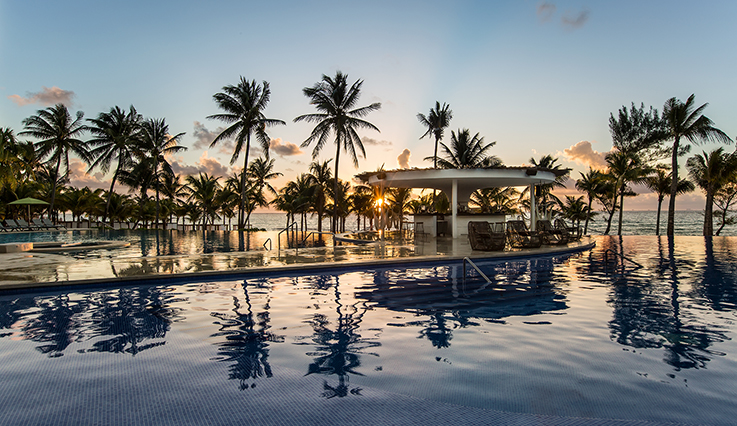 Piscine à débordement