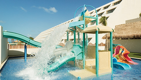 Piscine du club pour enfants