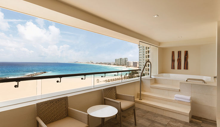 Club Ocean Front Corner Suite terrace