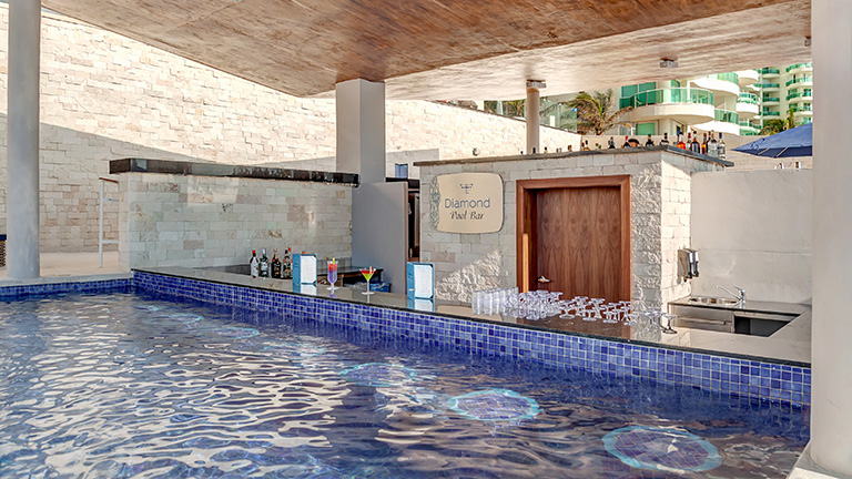 Diamond Club™  Pool Bar