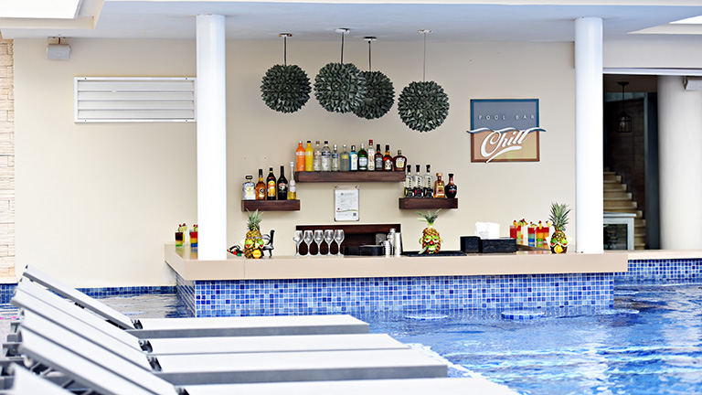 Chill Swim-Up Bar