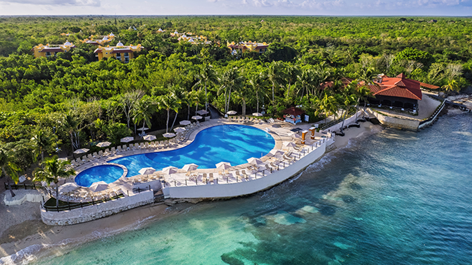 20 km from CZM airport