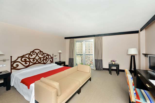 Double Colonial Room 