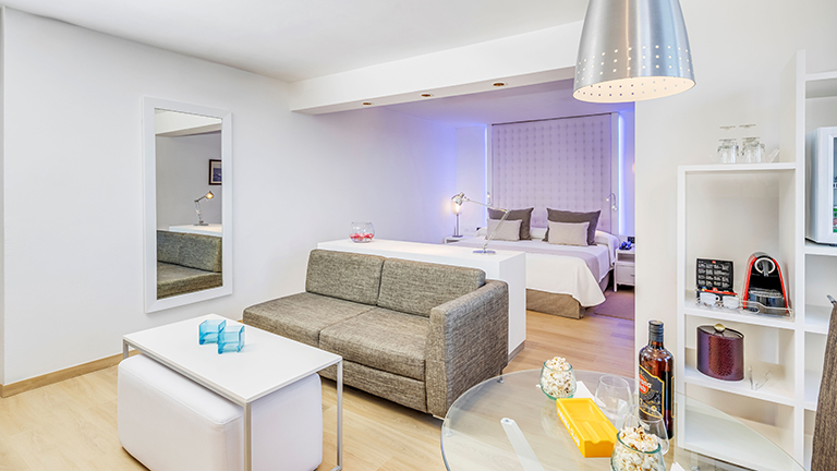 The Level Junior Suite - King Bed 