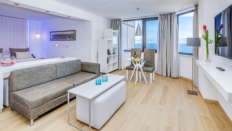 The Level Junior Suite - King Bed 