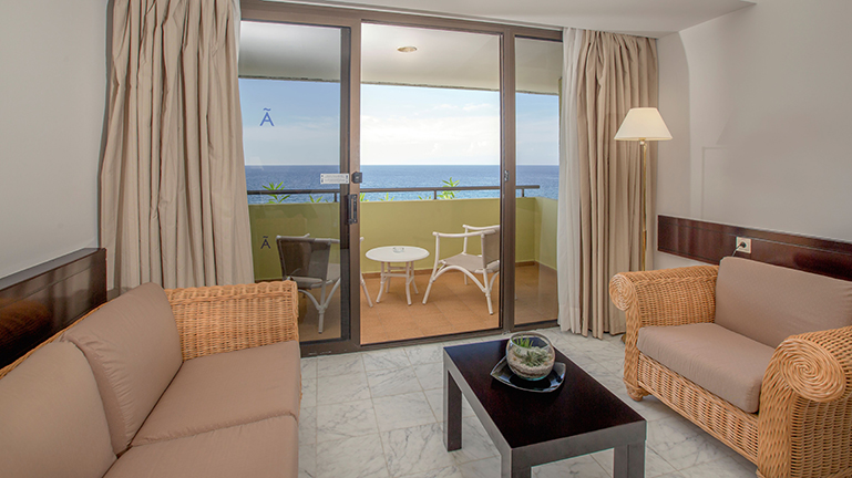 Classic Room - Seating Area with Seaview Balcony 