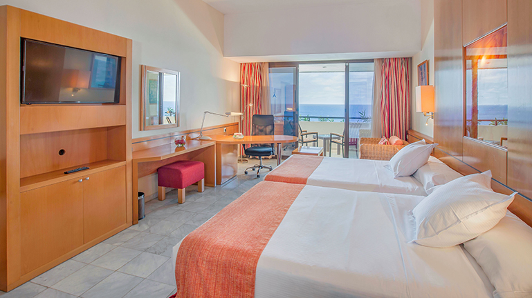 The Level Room - 2 Double Beds 