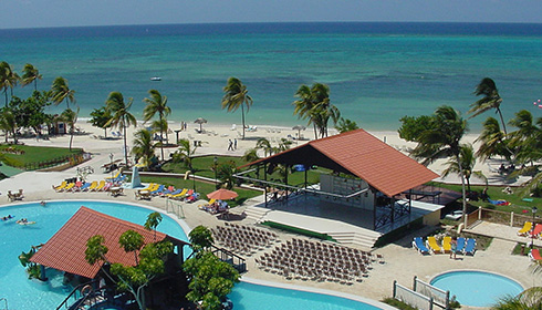 Piscine sur la plage