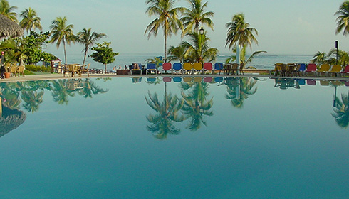 Piscine vue sur l'océan