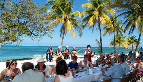 Aire pour manger près de la plage