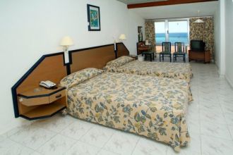 Chambre avec vue sur la mer tropicale