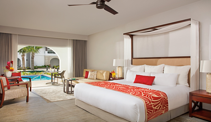 Chambre de luxe Preferred Club avec vue sur les tropiques et accès à la piscine - Très grand lit