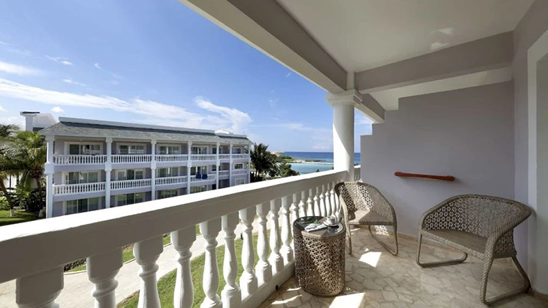 The Signature Level Junior Suite - Balcony