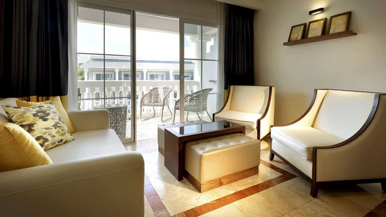 The Signature Level Junior Suite - Seating Area