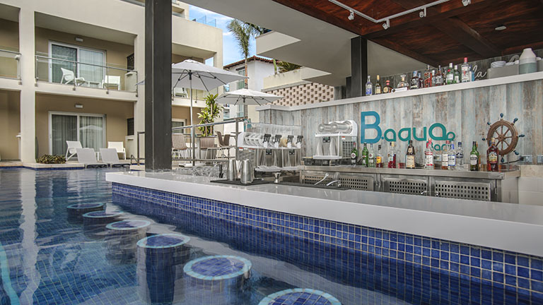 Swim-Up Bar