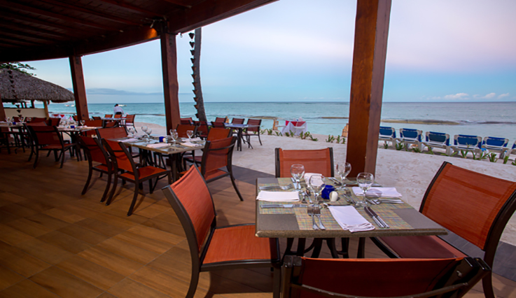 Restaurant avec vue sur l'océan