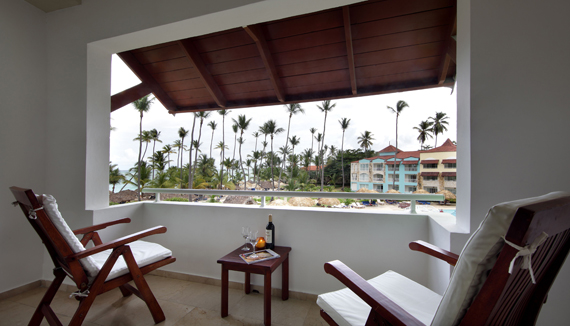 Junior Suite Poolside balcony