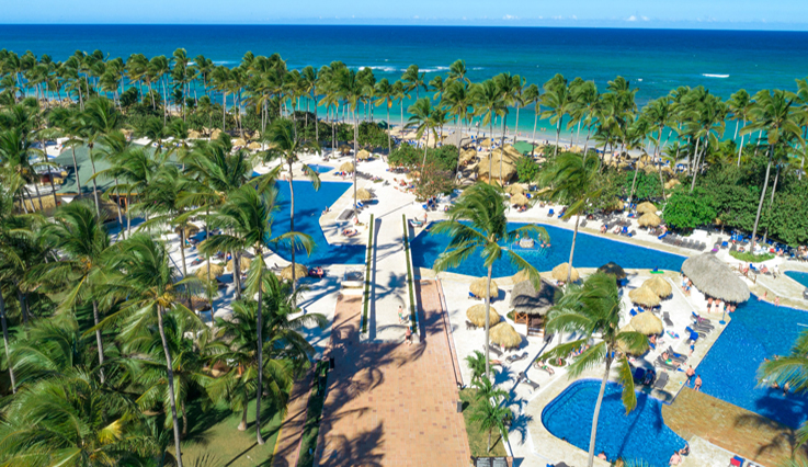 A 43 km de l’aéroport international de Punta Cana (PUJ)