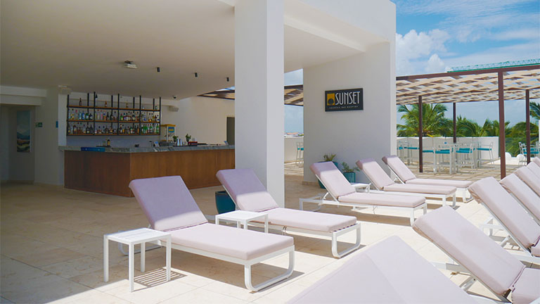 Rooftop Pool bar - Preferred Club