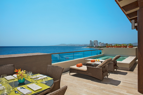 Preferred Club Master Suite Ocean Front - Balcony