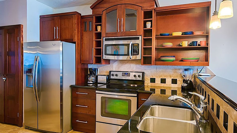 One Bedroom Pool Suite - Fully Equipped Kitchen 