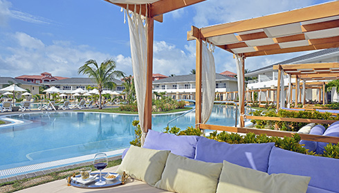 Royal service concierge swim up pool