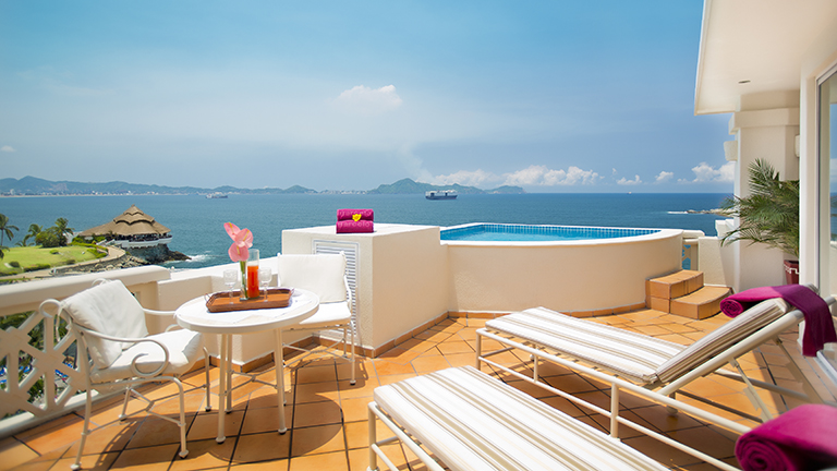 Master Suite Oceanfront with Private Pool Premium Level