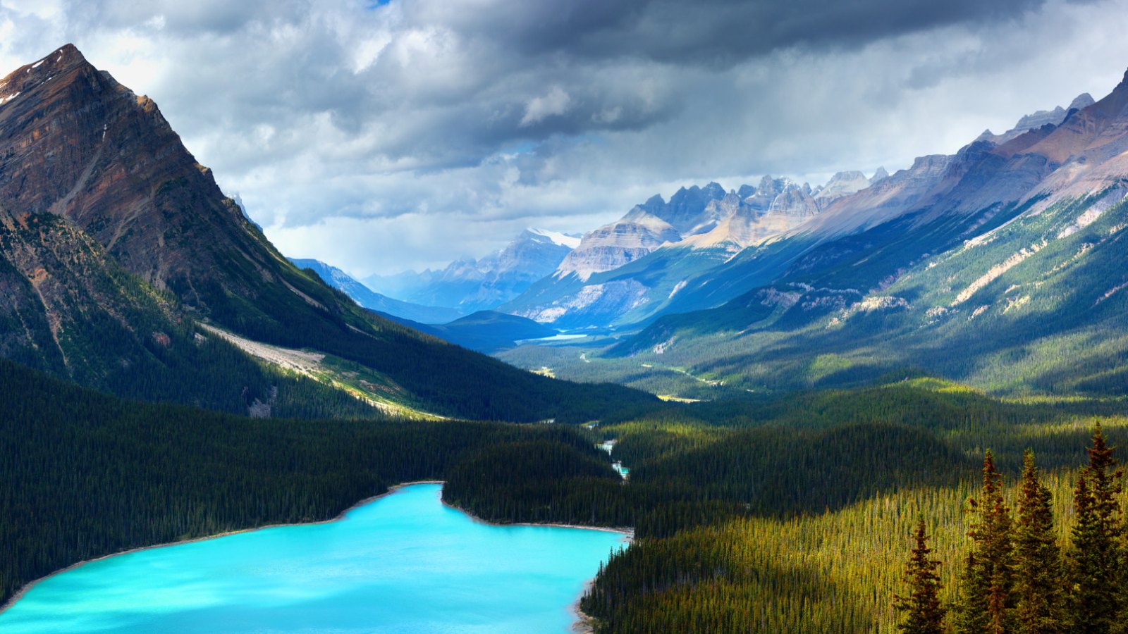 Lake surrounded by a dramatic mountain range