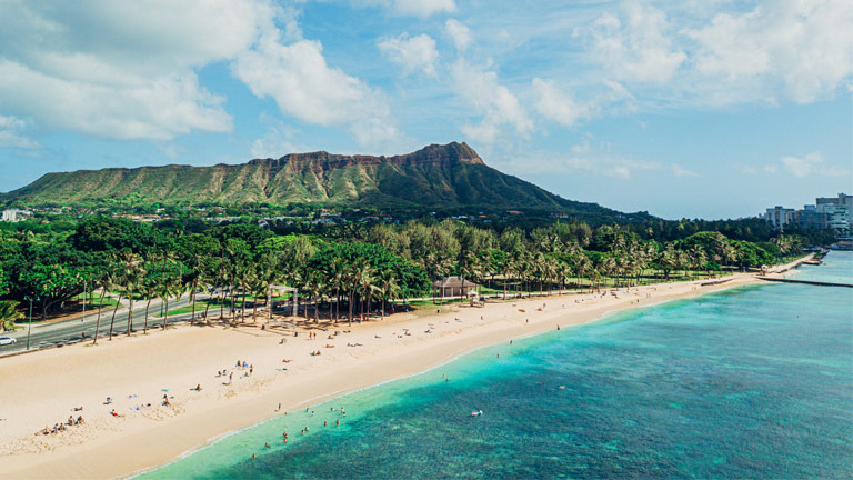 Breathtaking view of Diamond Head and beach in Oahu, Hawaii