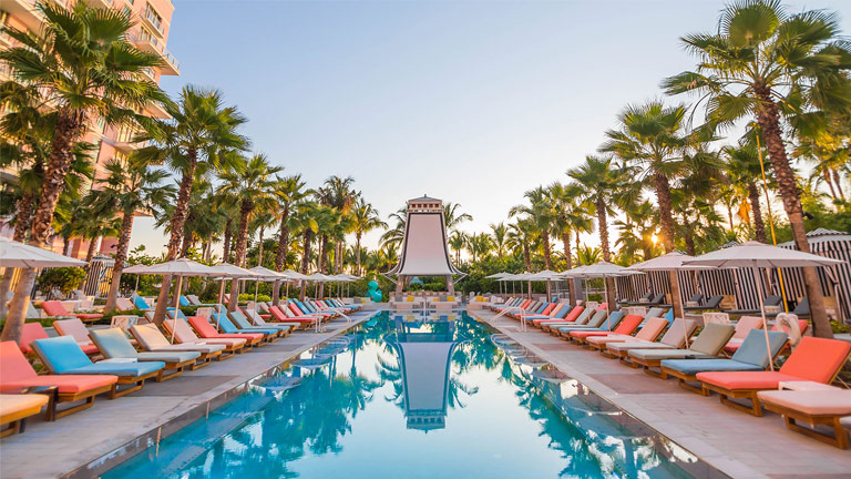 Piscine au SLS Baha Mar 