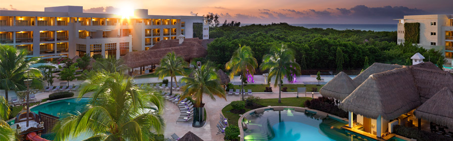 Vue de la piscine de l’hôtel tout inclus Paradisus Playa del Carmen